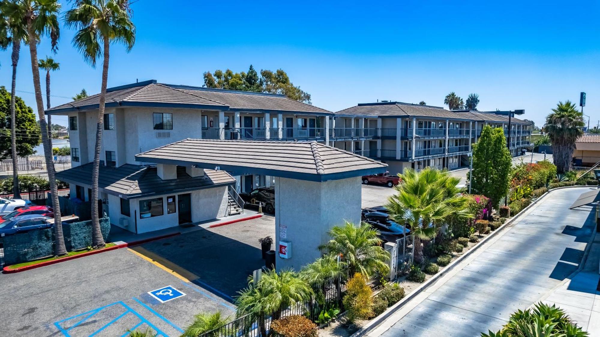 Morada Inn Westminster Exterior photo