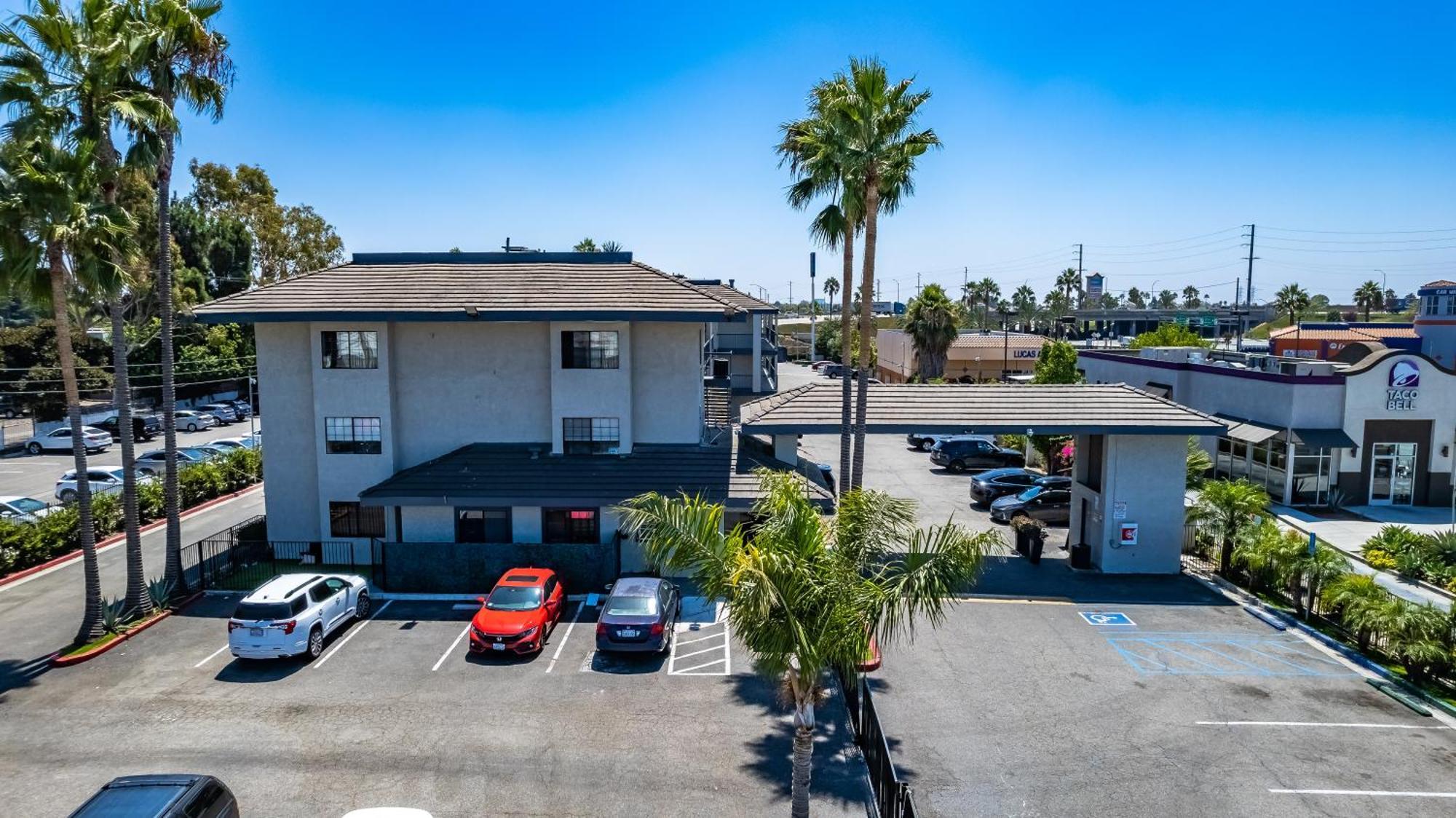 Morada Inn Westminster Exterior photo
